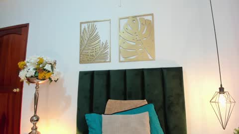 Andra Cyrus online show from January 2025 11:37:02 AM