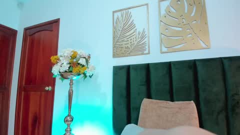 Andra Cyrus online show from January 2025 02:35:01 PM