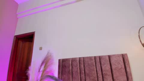 Andra Cyrus online show from June 2026 12:17:01 AM