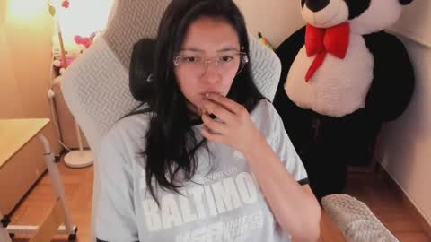 Snapshot of andrea_bonnie chatting on March 2026 01:32:02 AM andrea_bonnie online show from March 2026 01:32:02 AM