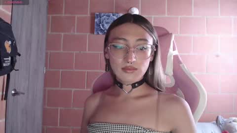 Andrea  online show from October 2025 03:40:01 PM