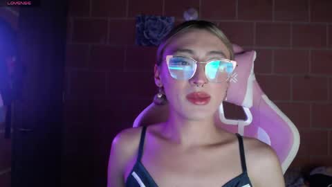 Andrea  online show from April 2026 10:44:02 PM