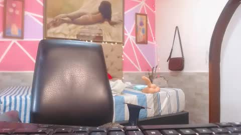 andrea ospina1 online show from February 2025 08:54:02 PM