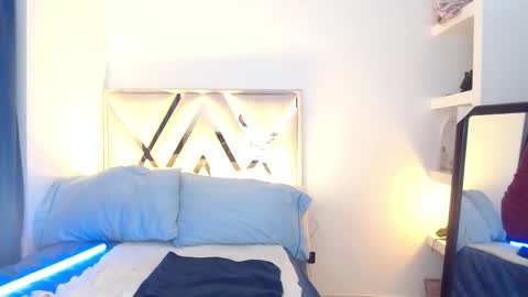 Andrea online show from October 2025 06:45:02 AM