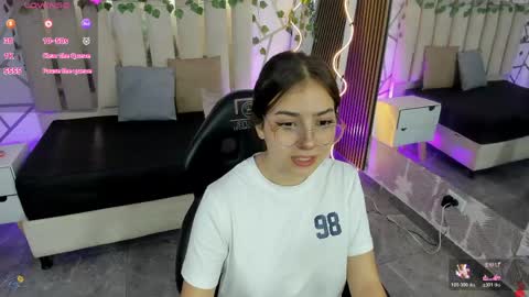Snapshot of andrea_tay1 chatting on June 2026 07:27:02 PM andrea_tay1 online show from June 2026 07:27:02 PM