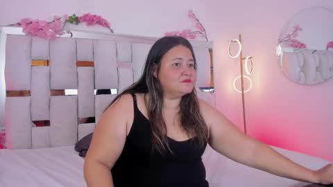 Snapshot of andreamom_ chatting on June 2026 11:41:02 PM Andrea online show from June 2026 11:41:02 PM