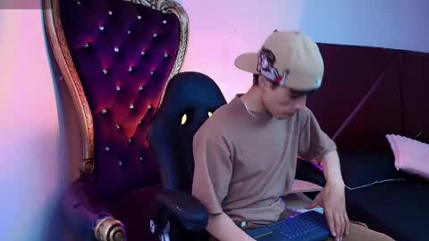 andreew_style_ online show from March 2026 08:30:02 PM