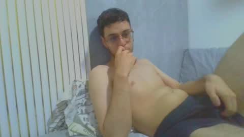 andres129494 online show from December 2025 03:33:01 AM