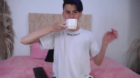 Snapshot of andres992563 chatting on February 2025 05:10:02 AM Alann online show from February 2025 05:10:02 AM