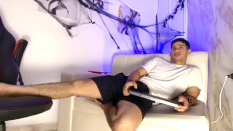 andres_stud online show from October 2025 05:20:02 AM