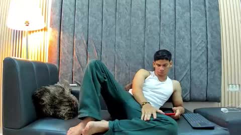 andres_stud online show from November 2025 05:17:01 AM