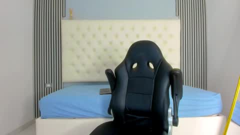 ANDRES  online show from December 2025 04:40:01 AM