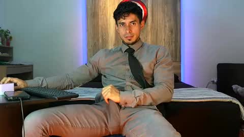 Andrew online show from November 2025 01:47:01 AM