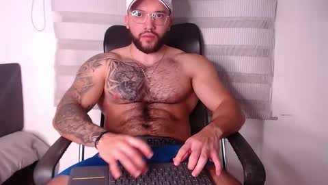 andrew_holden__ online show from November 2025 12:11:02 AM