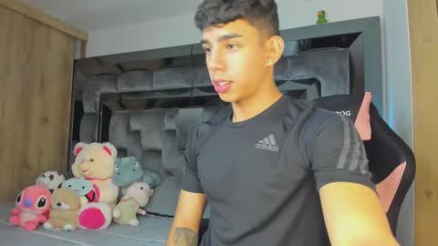 Andrew M. online show from October 2025 01:03:01 AM