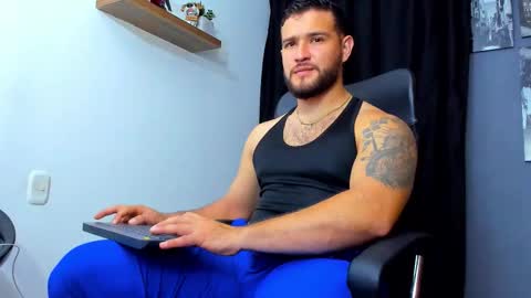 Andrew Diaz online show from December 2025 08:00:01 AM