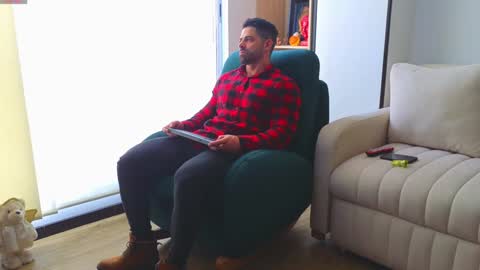 Andrew online show from December 2024 04:38:01 PM