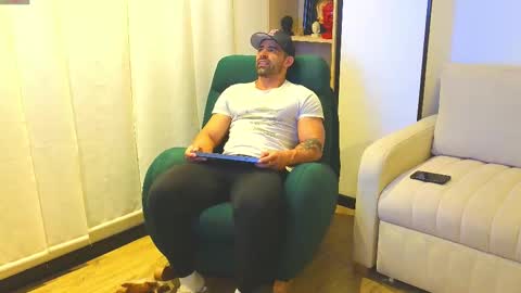 Andrew online show from February 2025 02:03:01 AM