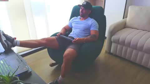 Andrew online show from February 2025 08:53:02 PM