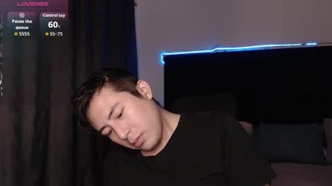 andrewmhilton_ online show from January 2026 05:33:02 AM