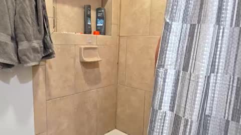 andrewo42601 online show from November 2025 12:44:01 AM