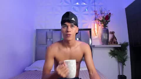 AndreWortix online show from March 2025 06:49:01 AM