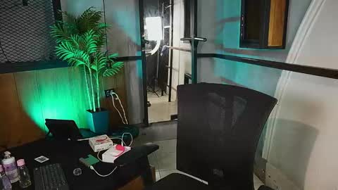 Snapshot of andrewortix chatting on May 2026 04:18:01 AM AndreWortix online show from May 2026 04:18:01 AM