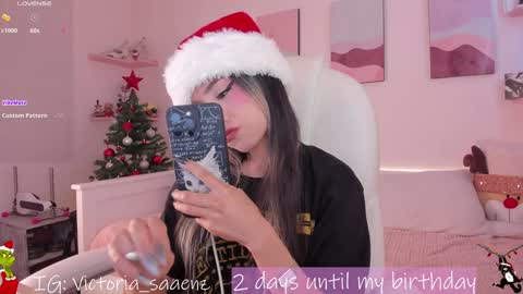 Victoria Senz  online show from December 2024 01:39:01 PM