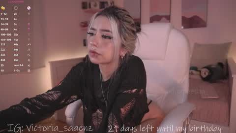 Victoria Senz  online show from November 2025 01:54:02 PM