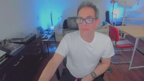 Andrew online show from September 2025 10:42:01 PM