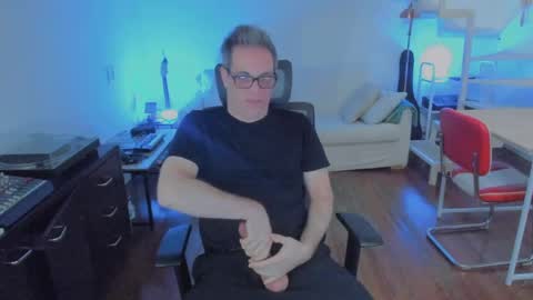 Andrew online show from October 2025 08:11:02 PM