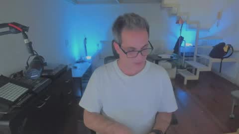 Snapshot of andy0pandi chatting on April 2026 02:14:01 AM Andrew online show from April 2026 02:14:01 AM