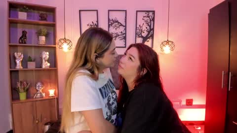 andy_and_emma online show from February 2025 01:01:01 PM