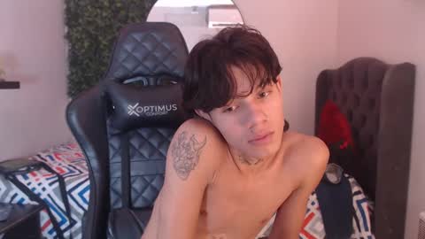 andy_dan1 online show from December 2024 02:06:02 PM