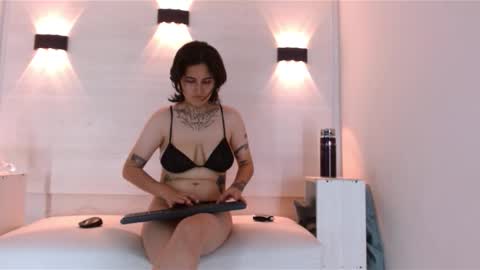 Snapshot of andy_look chatting on September 2025 04:25:02 AM Andy Look online show from September 2025 04:25:02 AM