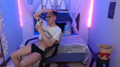 Snapshot of andy_norton chatting on April 2026 05:01:02 AM Andy online show from April 2026 05:01:02 AM