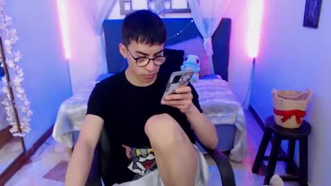 Snapshot of andy_norton chatting on April 2026 04:01:01 AM Andy online show from April 2026 04:01:01 AM