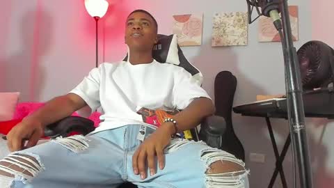 andy_smith333 online show from January 2025 07:40:01 PM