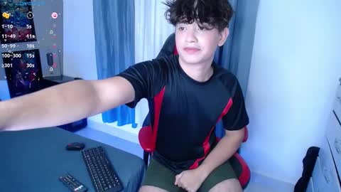 Snapshot of andyboy_19 chatting on December 2024 11:28:02 PM andy online show from December 2024 11:28:02 PM