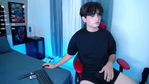 Snapshot of andyboy_19 chatting on January 2025 10:20:02 PM andy online show from January 2025 10:20:02 PM