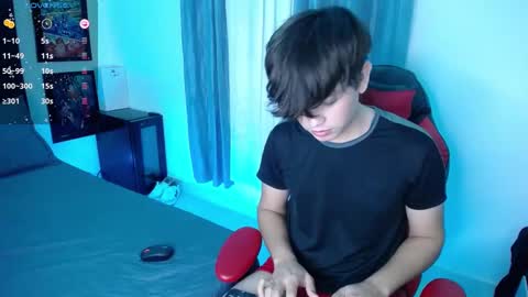 Snapshot of andyboy_19 chatting on January 2025 01:02:01 AM andy online show from January 2025 01:02:01 AM