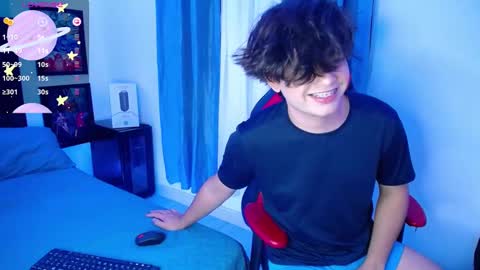 Snapshot of andyboy_19 chatting on March 2025 12:51:01 AM andy online show from March 2025 12:51:01 AM