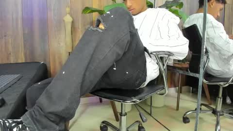 Snapshot of andysins chatting on May 2026 10:44:02 AM Andy online show from May 2026 10:44:02 AM