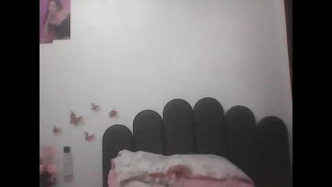 Snapshot of ange011 chatting on April 2026 05:52:01 AM ange011 online show from April 2026 05:52:01 AM