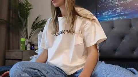 Snapshot of ange1ok chatting on June 2026 01:20:02 PM ange1ok online show from June 2026 01:20:02 PM