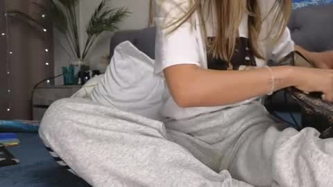 Snapshot of ange1ok chatting on July 2026 01:57:01 PM ange1ok online show from July 2026 01:57:01 PM