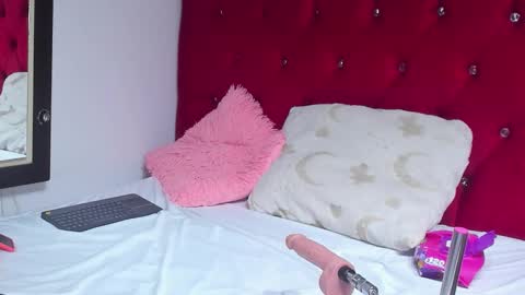 Snapshot of angel_0802 chatting on October 2025 01:19:01 AM ANGELA online show from October 2025 01:19:01 AM