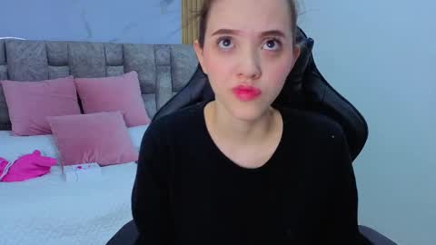 Snapshot of angel__kiss chatting on November 2025 11:53:01 AM angel__kiss online show from November 2025 11:53:01 AM