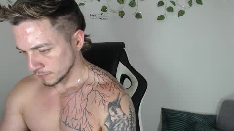 Angel Curl online show from November 2025 09:28:01 PM