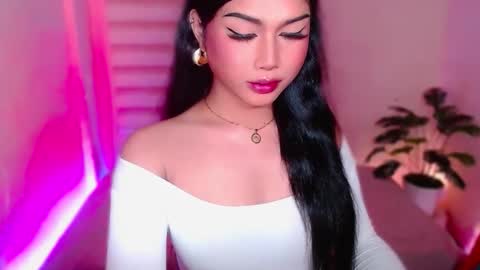 Snapshot of angel_eloaxx chatting on May 2026 09:44:02 PM Angel online show from May 2026 09:44:02 PM